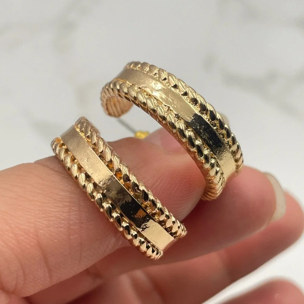 Vintage Gold Tone‎ Wide Hoops Earrings Rope Edge Dome Chunky Post Back Retro 80s